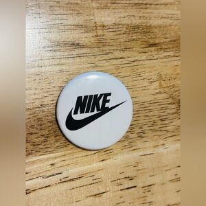 🆕 NIKE white metallic pin